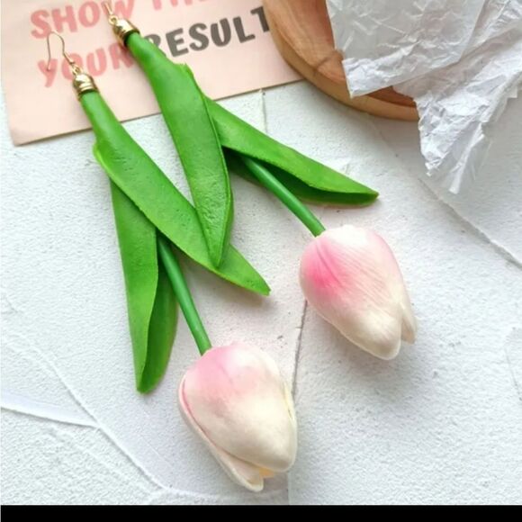 NWOT Giant Tulip Earrings 🌷 - Picture 2 of 3